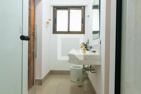 Casa à venda com 750m², 5 quartos e 10 vagasBanheiro da Suíte 1 e 2