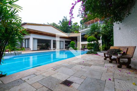 Casa à venda com 750m², 5 quartos e 10 vagasÁrea comum - Piscina