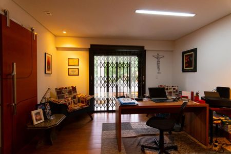 Casa à venda com 750m², 5 quartos e 10 vagasQuarto 2 - Suíte