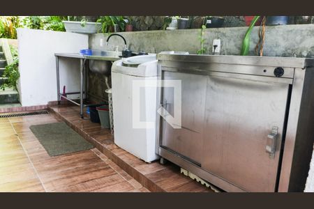 Casa de condomínio à venda com 1500m², 4 quartos e 8 vagas Casa de condomínio à venda com 1500m², 4 quartos e 8 vagasÁrea de Serviço