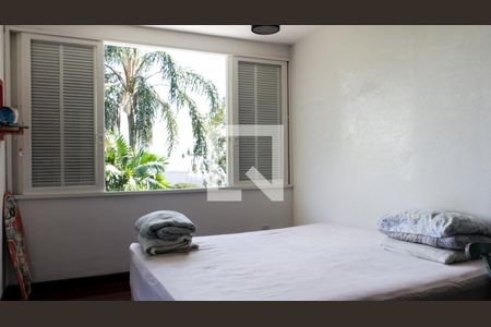 Casa de condomínio à venda com 1500m², 4 quartos e 8 vagas Casa de condomínio à venda com 1500m², 4 quartos e 8 vagasQuarto 2