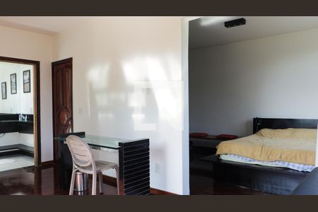 Casa de condomínio à venda com 1500m², 4 quartos e 8 vagas Casa de condomínio à venda com 1500m², 4 quartos e 8 vagasSuíte 2