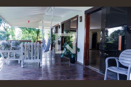 Casa de condomínio à venda com 1500m², 4 quartos e 8 vagas Casa de condomínio à venda com 1500m², 4 quartos e 8 vagasVaranda da Sala