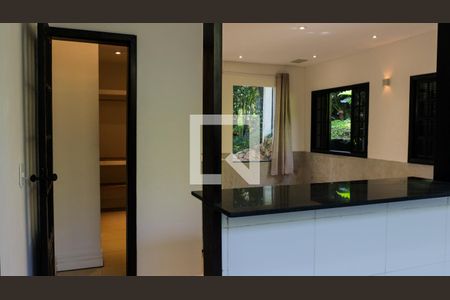 Casa de condomínio à venda com 1500m², 4 quartos e 8 vagas Casa de condomínio à venda com 1500m², 4 quartos e 8 vagasCozinha