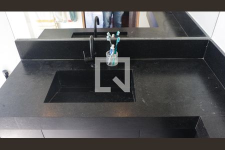 Casa de condomínio à venda com 1500m², 4 quartos e 8 vagas Casa de condomínio à venda com 1500m², 4 quartos e 8 vagasBanheiro da Suíte 2