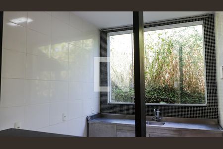 Casa de condomínio à venda com 1500m², 4 quartos e 8 vagas Casa de condomínio à venda com 1500m², 4 quartos e 8 vagasCozinha