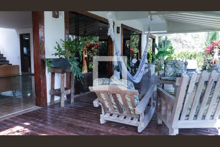 Casa de condomínio à venda com 1500m², 4 quartos e 8 vagas Casa de condomínio à venda com 1500m², 4 quartos e 8 vagasVaranda da Sala