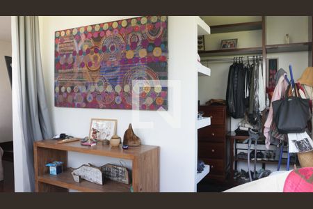 Casa de condomínio à venda com 1500m², 4 quartos e 8 vagas Casa de condomínio à venda com 1500m², 4 quartos e 8 vagasQuarto 2