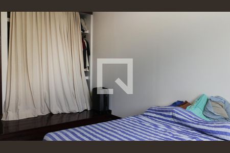 Casa de condomínio à venda com 1500m², 4 quartos e 8 vagas Casa de condomínio à venda com 1500m², 4 quartos e 8 vagasQuarto 3