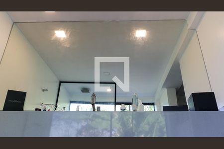 Casa de condomínio à venda com 1500m², 4 quartos e 8 vagas Casa de condomínio à venda com 1500m², 4 quartos e 8 vagasBanheiro da Suíte