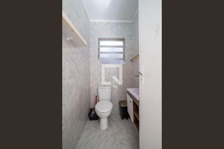 Banheiro de kitnet/studio à venda com 1 quarto, 30m² em Santo Antônio, Porto Alegre
