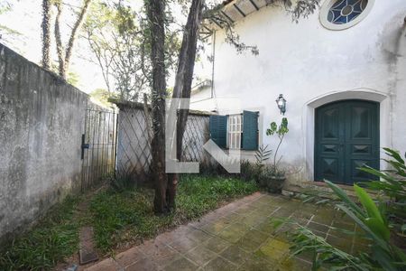 Casa à venda com 500m², 4 quartos e 5 vagas Casa à venda com 500m², 4 quartos e 5 vagasEntrada