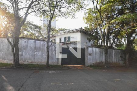 Casa à venda com 500m², 4 quartos e 5 vagas Casa à venda com 500m², 4 quartos e 5 vagasFachada