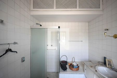 Casa à venda com 500m², 4 quartos e 5 vagas Casa à venda com 500m², 4 quartos e 5 vagasBanheiro suíte 3