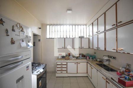 Casa à venda com 500m², 4 quartos e 5 vagas Casa à venda com 500m², 4 quartos e 5 vagasCozinha