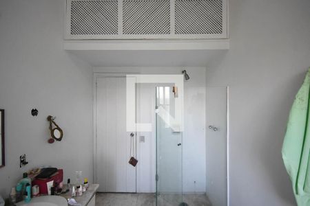 Casa à venda com 500m², 4 quartos e 5 vagas Casa à venda com 500m², 4 quartos e 5 vagasBanheiro suíte 2