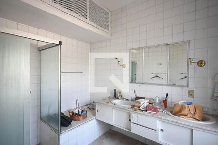 Casa à venda com 500m², 4 quartos e 5 vagas Casa à venda com 500m², 4 quartos e 5 vagasBanheiro suíte 3