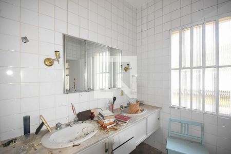 Casa à venda com 500m², 4 quartos e 5 vagas Casa à venda com 500m², 4 quartos e 5 vagasBanheiro suíte 3