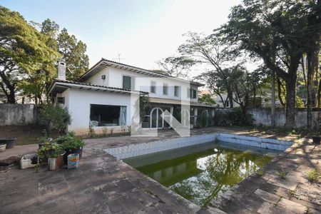 Casa à venda com 500m², 4 quartos e 5 vagas Casa à venda com 500m², 4 quartos e 5 vagasFachada posterior