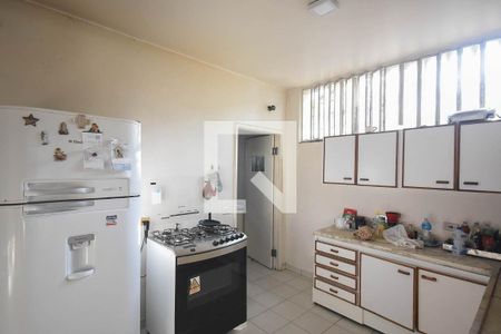 Casa à venda com 500m², 4 quartos e 5 vagas Casa à venda com 500m², 4 quartos e 5 vagasCozinha