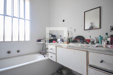 Casa à venda com 500m², 4 quartos e 5 vagas Casa à venda com 500m², 4 quartos e 5 vagasBanheiro suíte 2