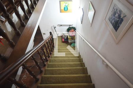 Casa à venda com 500m², 4 quartos e 5 vagas Casa à venda com 500m², 4 quartos e 5 vagasEscada