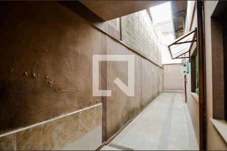 Casa à venda com 306m², 3 quartos e 4 vagasCorredor Lateral