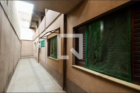 Casa à venda com 306m², 3 quartos e 4 vagasCorredor Lateral