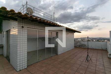 Apartamento à venda com 200m², 3 quartos e 4 vagasCobertura
