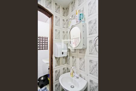 Casa à venda com 360m², 3 quartos e 2 vagasSalão - banheiro