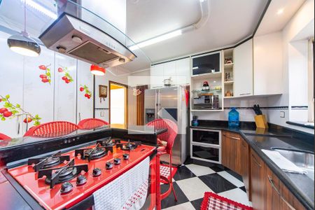 Casa à venda com 300m², 4 quartos e 4 vagasCozinha