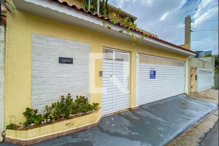 Casa à venda com 300m², 4 quartos e 4 vagasFachada