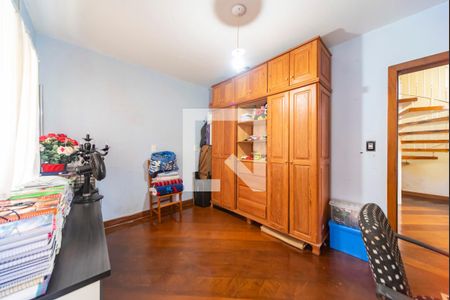 Casa à venda com 300m², 4 quartos e 4 vagasEscritório