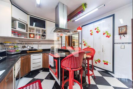 Casa à venda com 300m², 4 quartos e 4 vagasCozinha