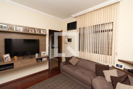 Sala de TV de casa à venda com 4 quartos, 360m² em Novo Eldorado, Contagem