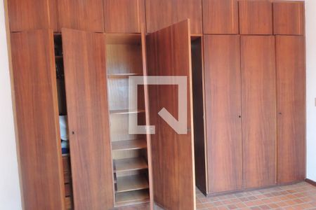 Casa de condomínio à venda com 440m², 4 quartos e 2 vagasSuíte 2