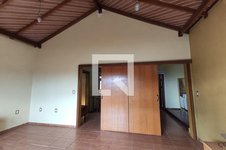 Casa à venda com 274m², 2 quartos e 4 vagasQuarto 2 Suíte