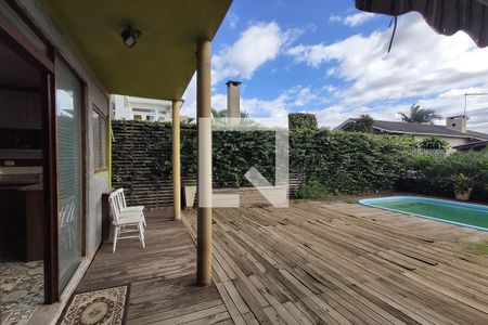 Casa à venda com 274m², 2 quartos e 4 vagasPiscina