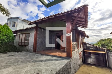 Casa à venda com 274m², 2 quartos e 4 vagasFachada