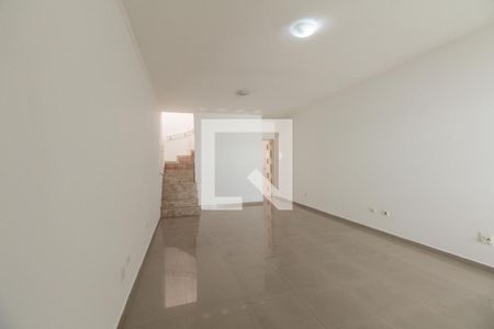 Casa para alugar com 180m², 3 quartos e 2 vagasSala