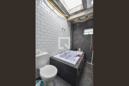 Casa à venda com 280m², 3 quartos e 3 vagasBanheiro Suíte 01