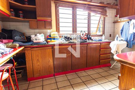 Casa à venda com 650m², 3 quartos e 2 vagas Casa à venda com 650m², 3 quartos e 2 vagasÁrea de Serviço