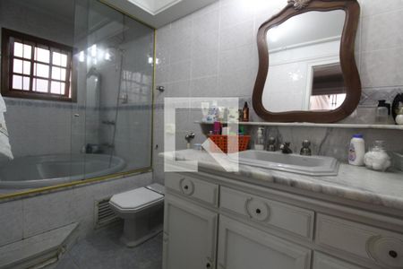 Casa à venda com 290m², 3 quartos e 3 vagasBanheiro da Suíte