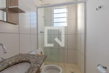 Banheiro de apartamento à venda com 2 quartos, 44m² em Rubem Berta, Porto Alegre