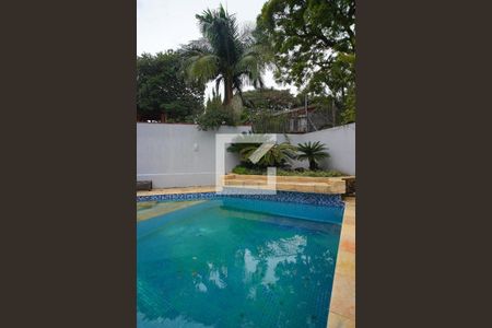 Casa à venda com 352m², 3 quartos e 4 vagasQuintal - Piscina