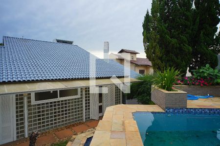 Casa à venda com 352m², 3 quartos e 4 vagasQuintal - Piscina