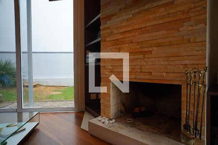 Sala - Lareira de casa à venda com 3 quartos, 352m² em Chácara das Pedras, Porto Alegre