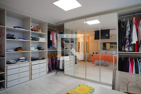 Casa à venda com 352m², 3 quartos e 4 vagasSuíte