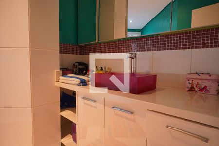 Casa à venda com 352m², 3 quartos e 4 vagasBanheiro Corredor