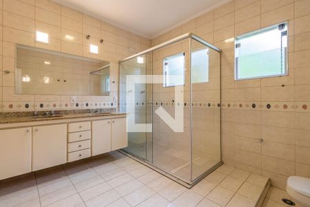 Casa de condomínio para alugar com 360m², 4 quartos e 4 vagasBanheiro da Suíte 2